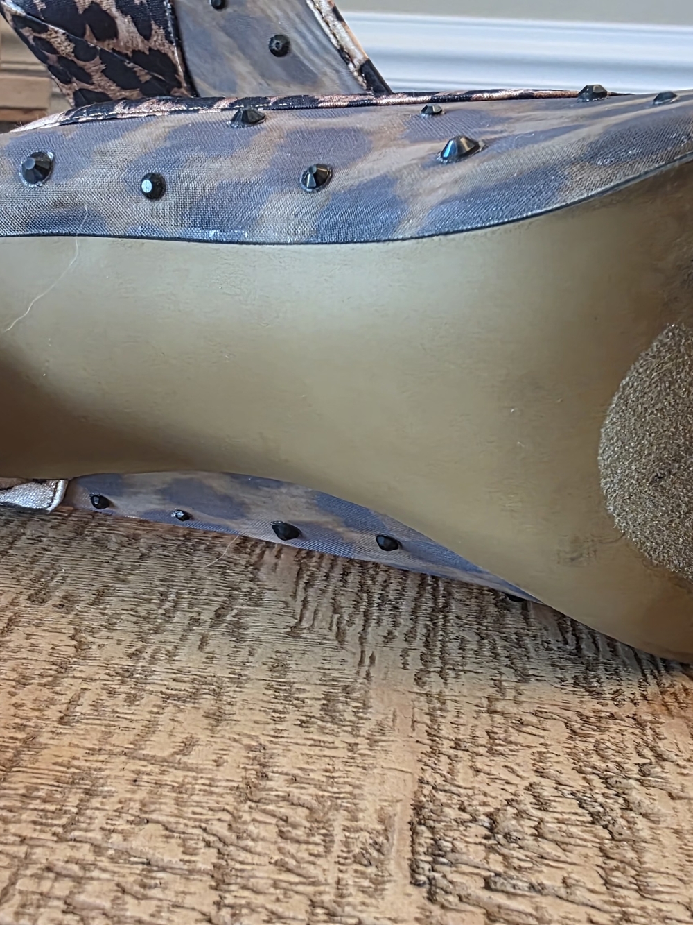 Betsey Johnson Leopard Print 9.5 Pointed Toe Heels with Red Sequin Flower - Picture 6 of 6